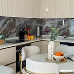 Апартаменты Qoople Excellence By The Sea